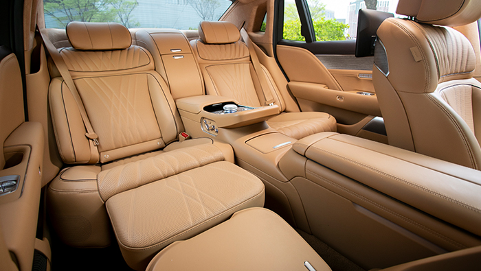 G90's First Class VIP seat in action