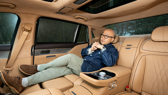 Columnists Woo-Sung-Jung sitting on the First Class VIP seat