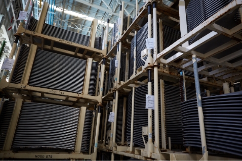 작업을 기다리는 철판의 모습