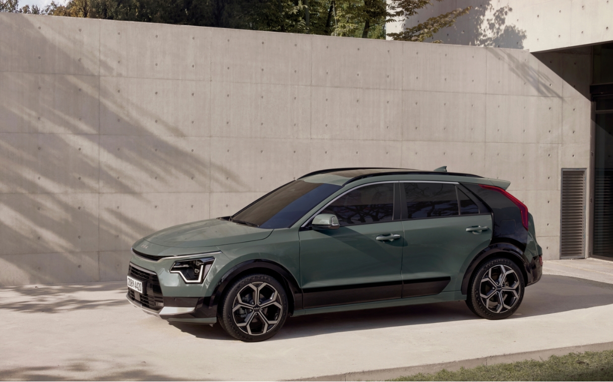 Cityscape Green color of Kia Niro