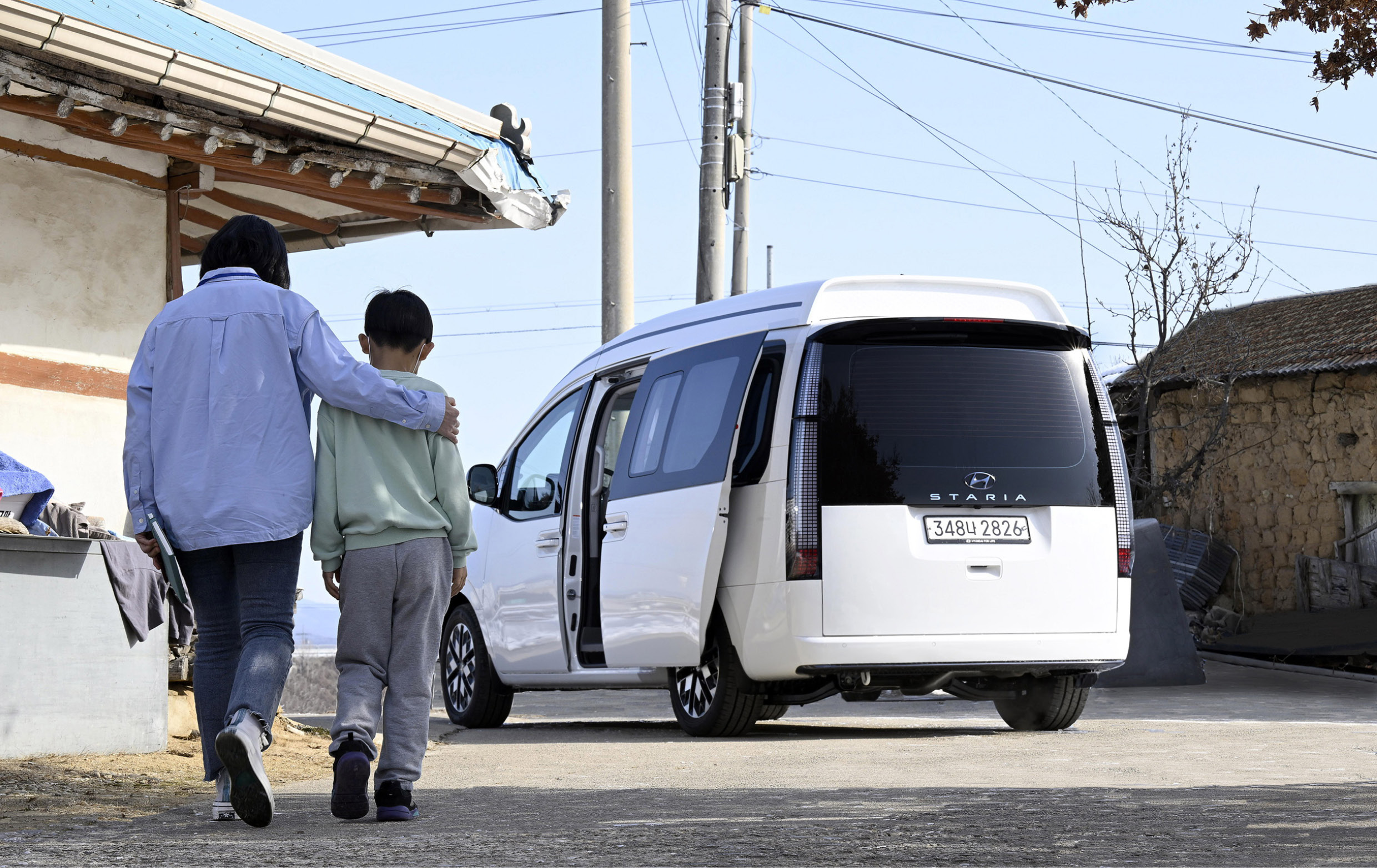 Counselor and child moving to iCareCar