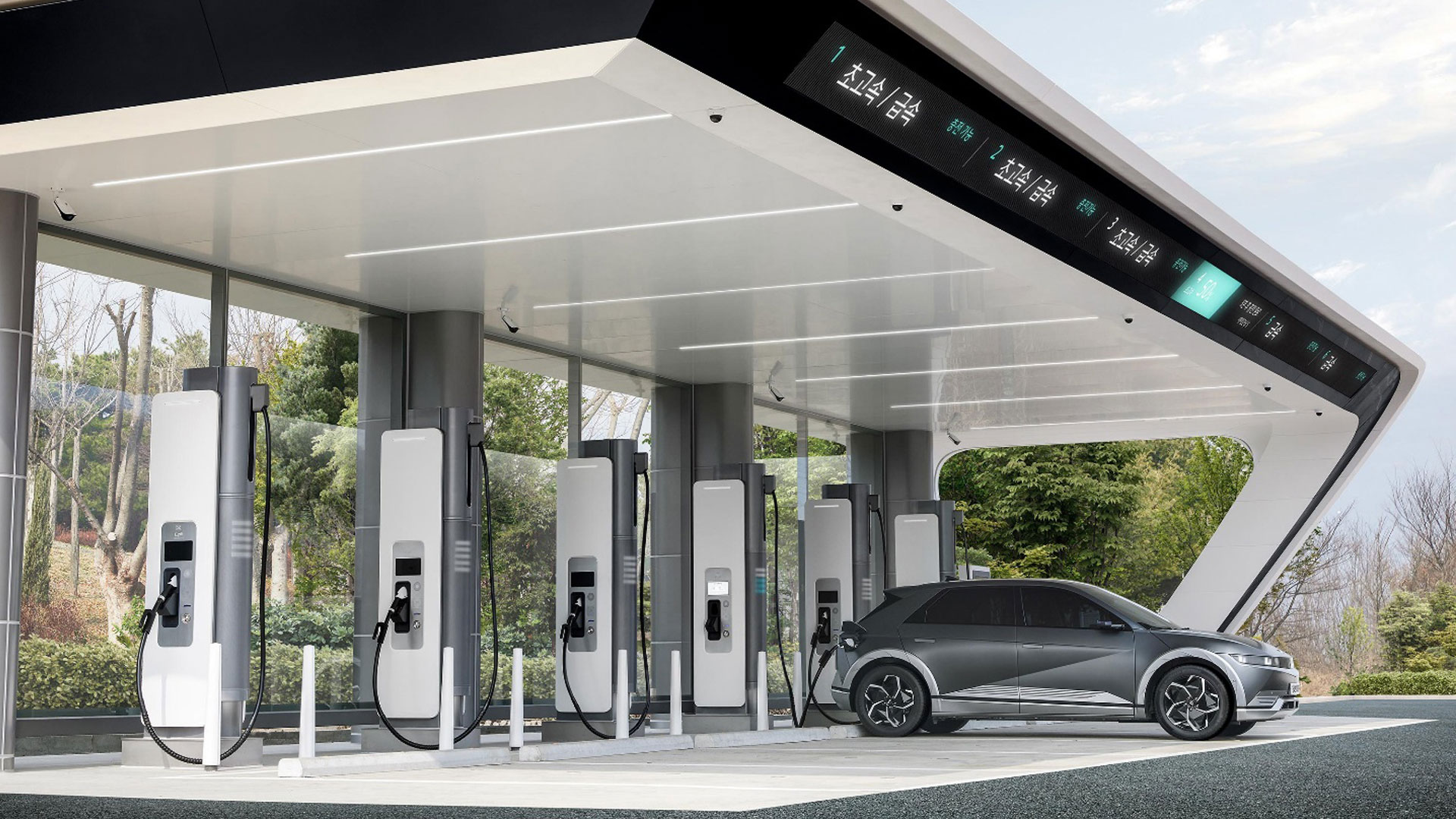 현대자동차그룹의 전기차 초고속 충전 인프라 E-pit 충전소 전경이미지-메인