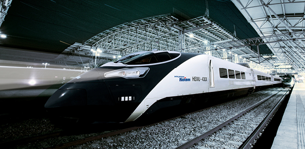 Hyundai Rotem's HEMU-430X, which made it the world's fourth power-dispersion high-speed train technology holder, is waiting at the platform.
