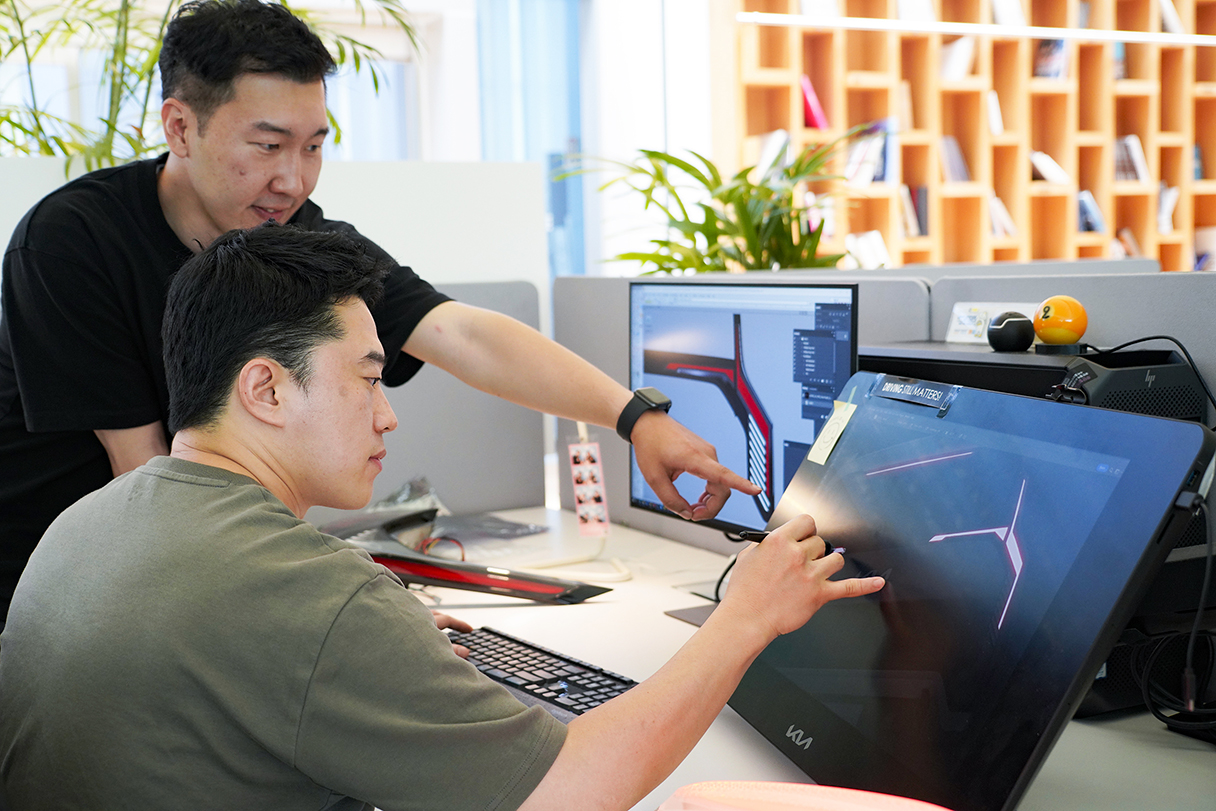 Designers in charge of exterior design of Kia EV3