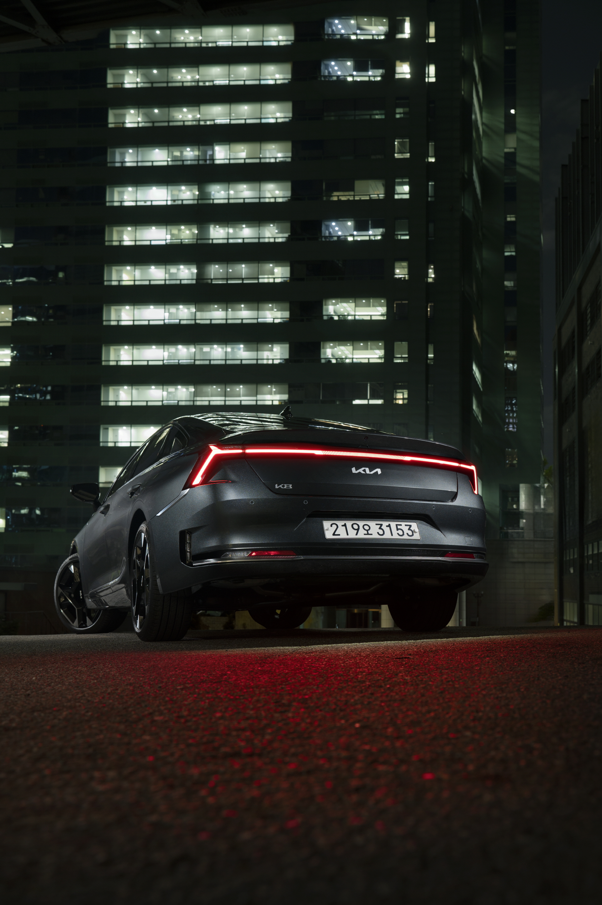 [K9] Who needs stars when you have #KiaK8 lighting up the night?