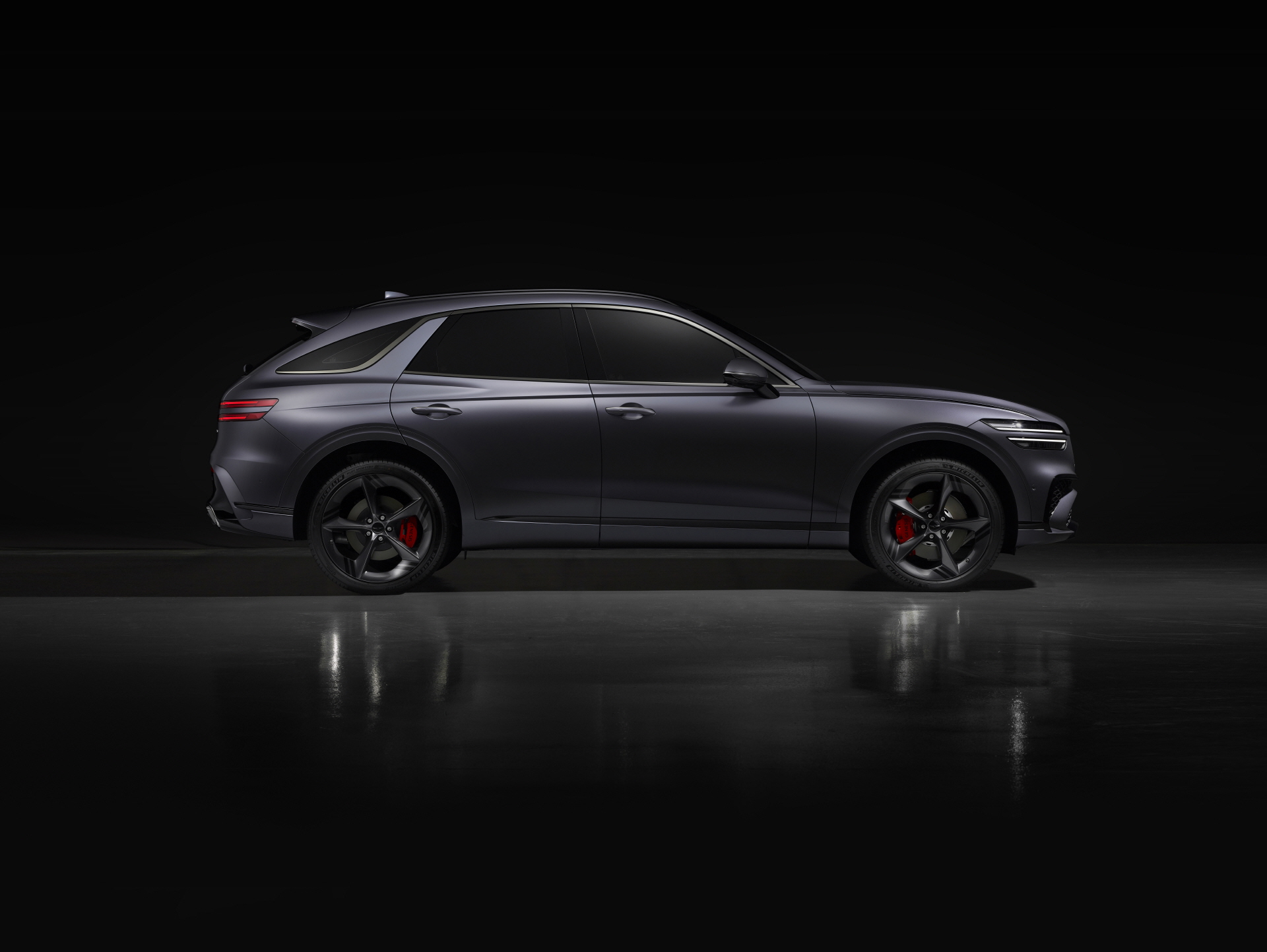 Sophistication and sporty silhouette. The urban luxury SUV #GV70Sport.