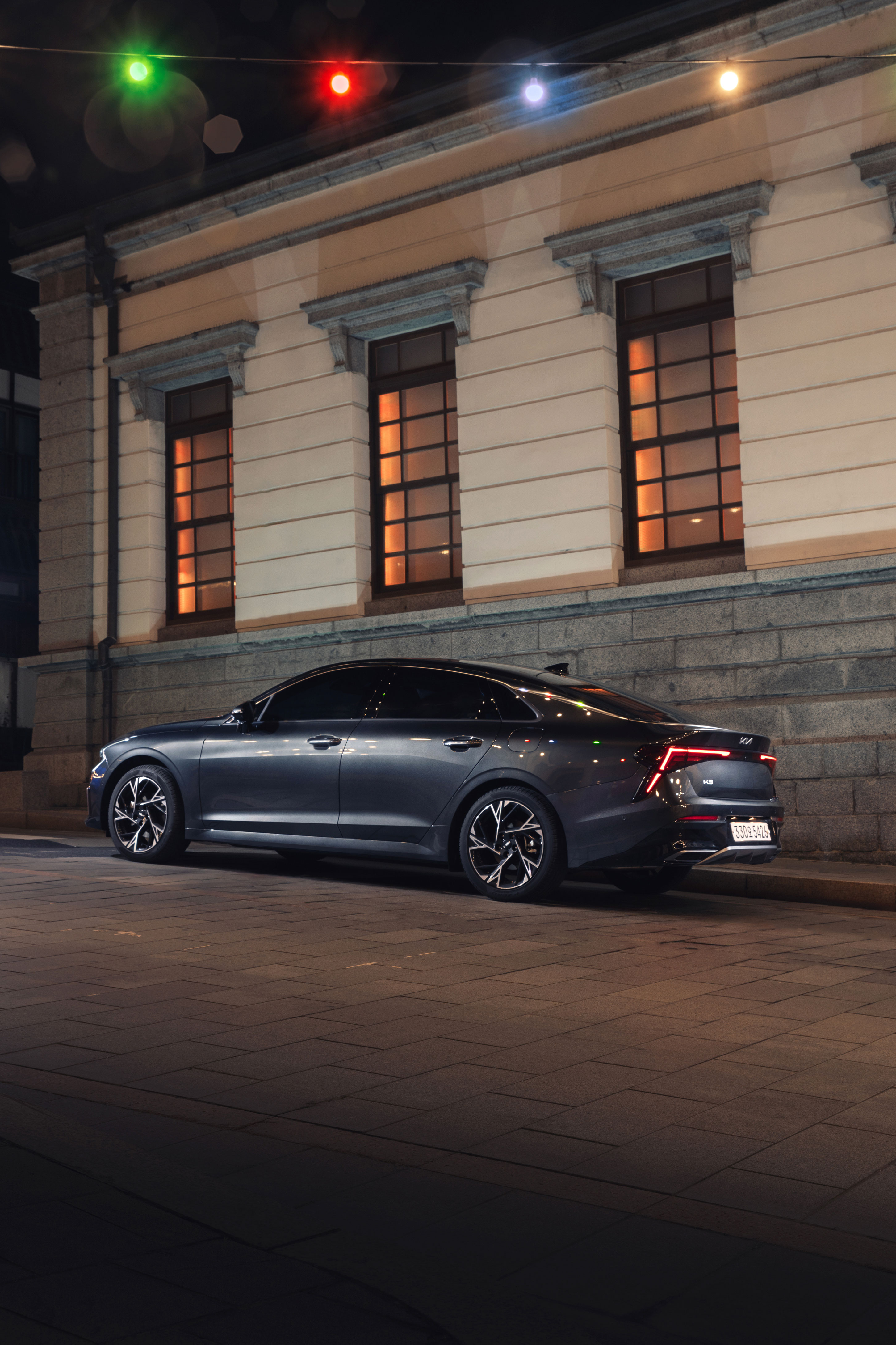 Bask in holiday spirit and let the festivities begin. Merry Christmas with Kia K5 (3)
