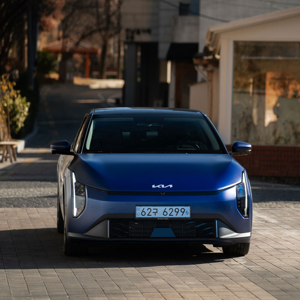 The Kia EV4 moves naturally through everyday moments - th
