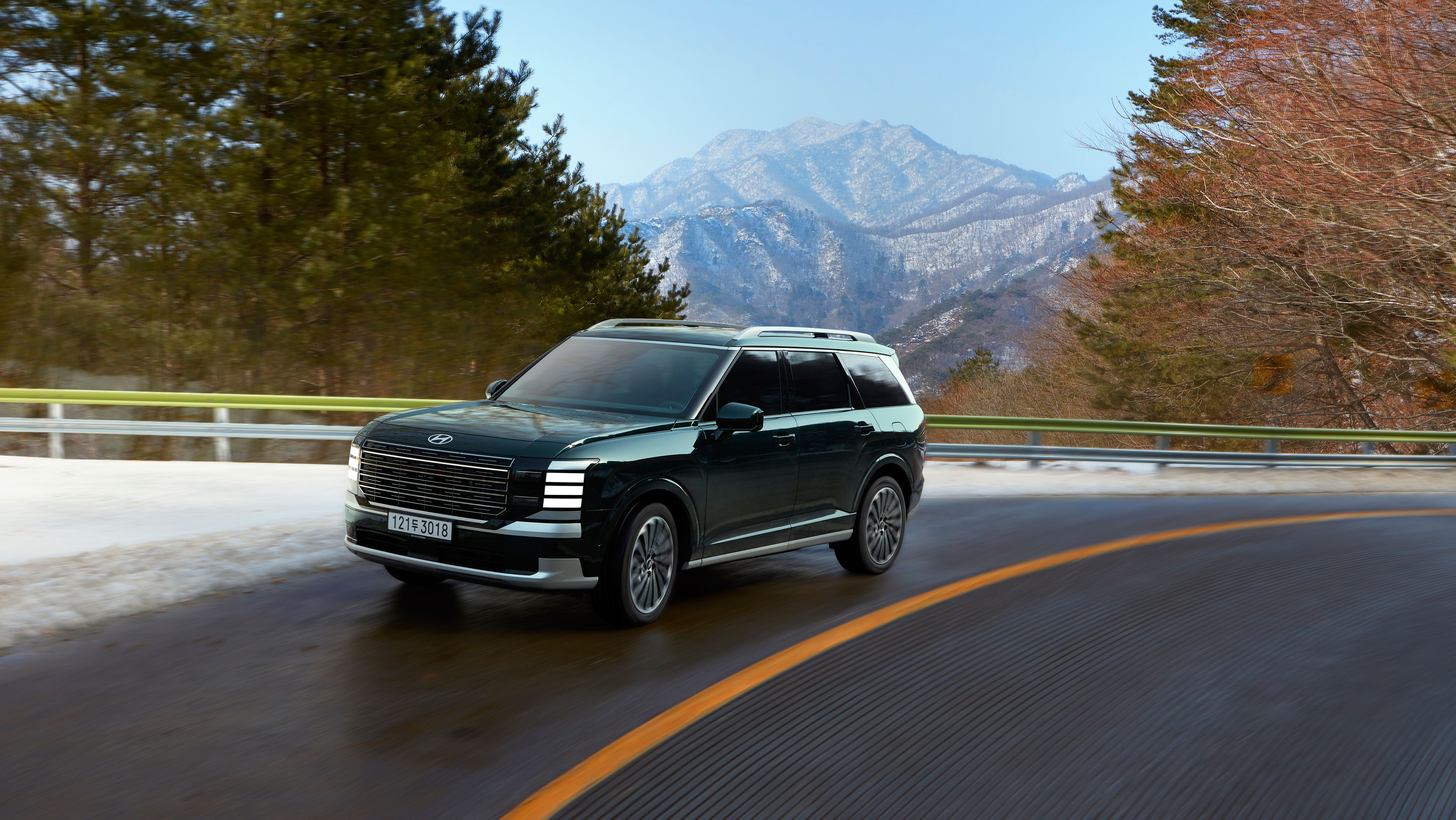 The all-new PALISADE Hybrid delivers the balance and capability (3)