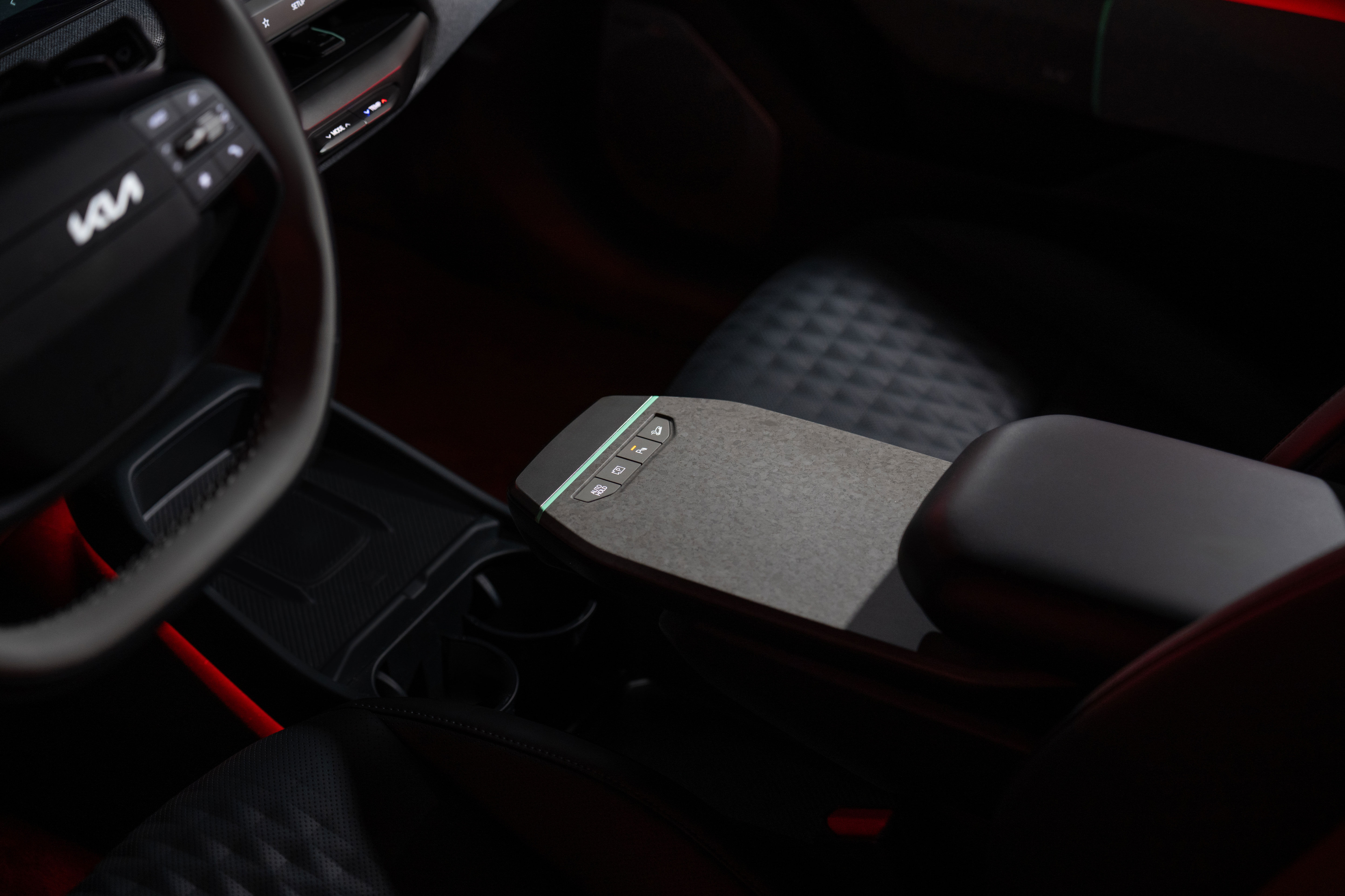 The Kia EV4 fits effortlessly into the night (6)