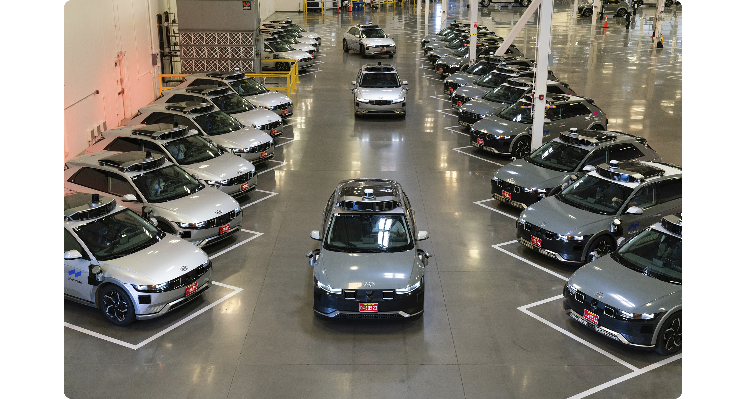 모셔널 로보택시가 도열한 모습