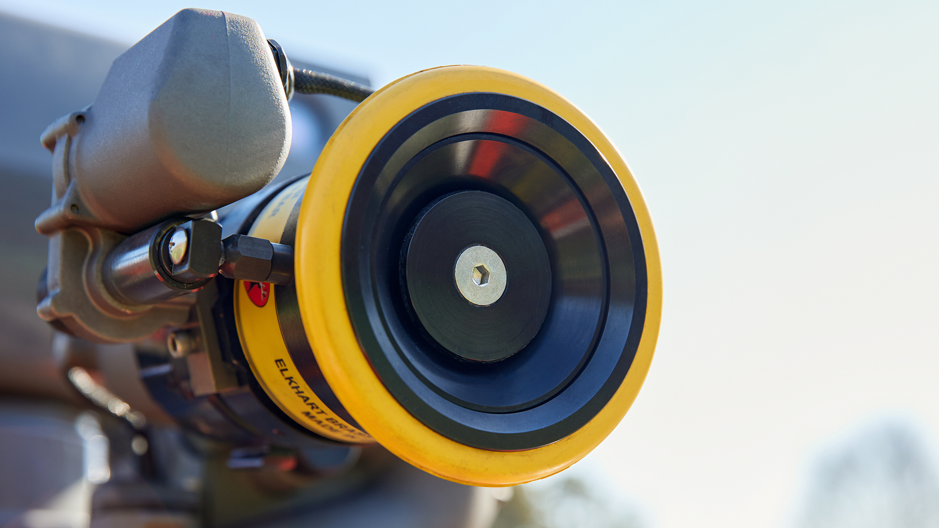 로봇 스스로를 고열로부터 지키는 ‘자체 분무장치’ 기능