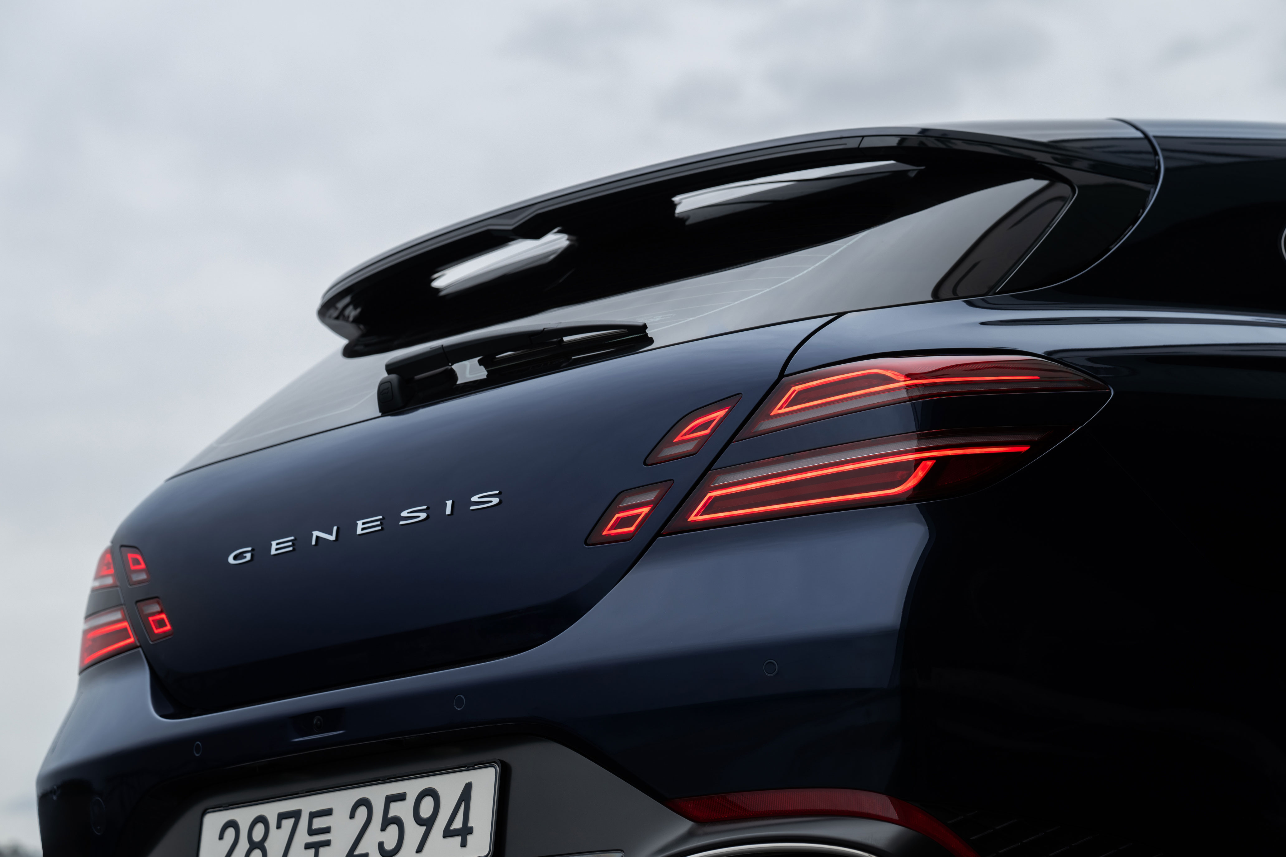 제네시스 G70 슈팅브레이크 차량의 후면 일부분