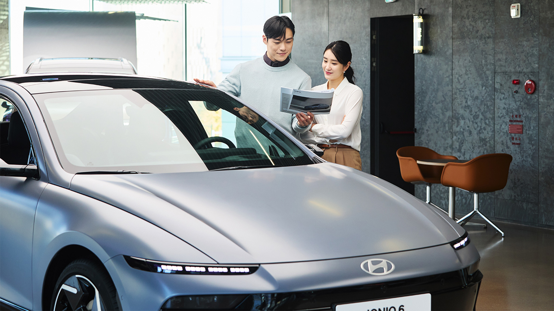 현대캐피탈이 현대 인증중고차 고객님들의 경제적 부담을 확 덜어드립니다