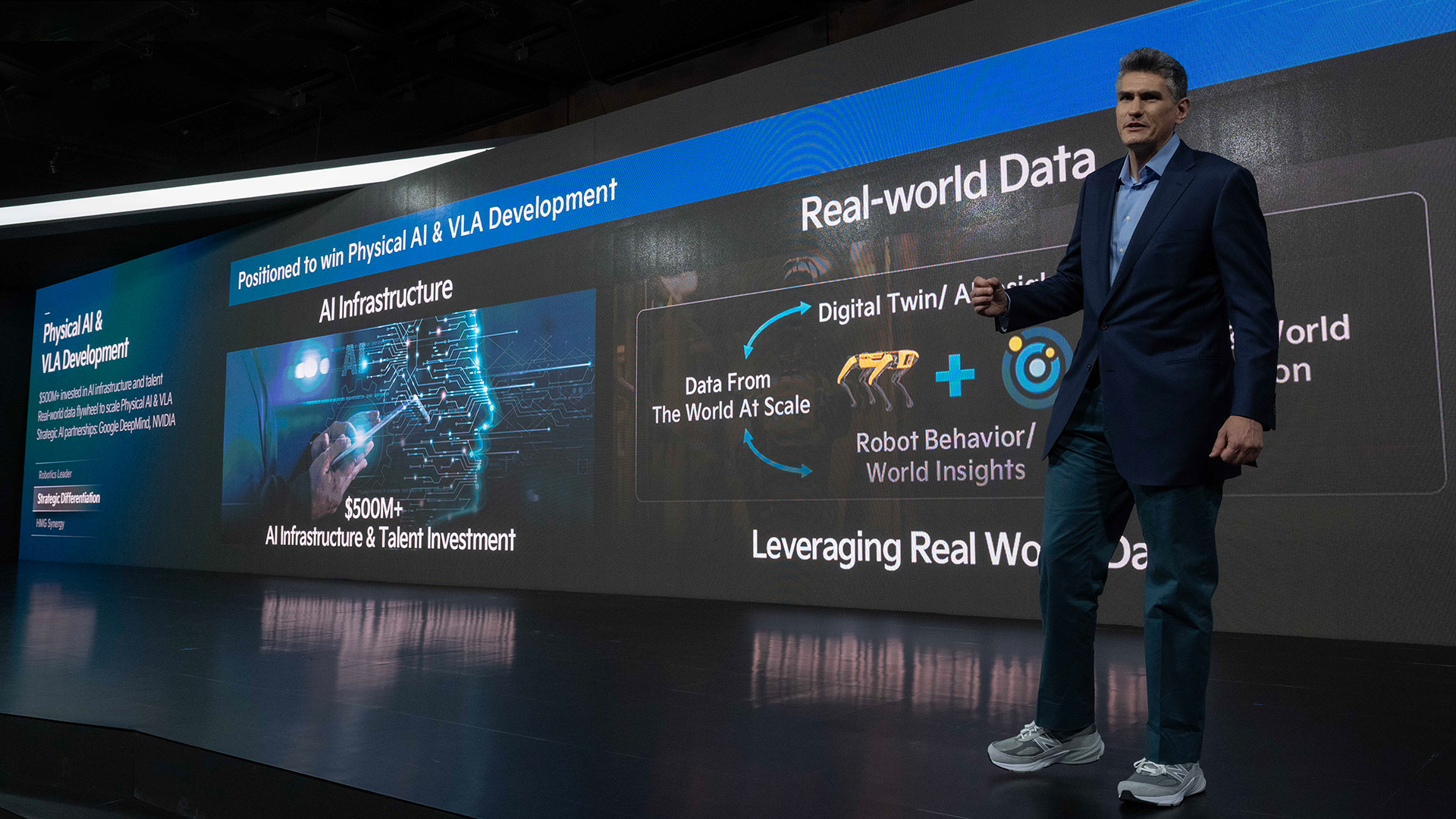 보스턴다이나믹스 잭 재코우스키(Zachary Jackowski) 아틀라스 개발 총괄이 ‘2026 CEO 인베스터 데이(CEO Investor Day)’에서 로보틱스 전략에 대해 설명하고 있다.
