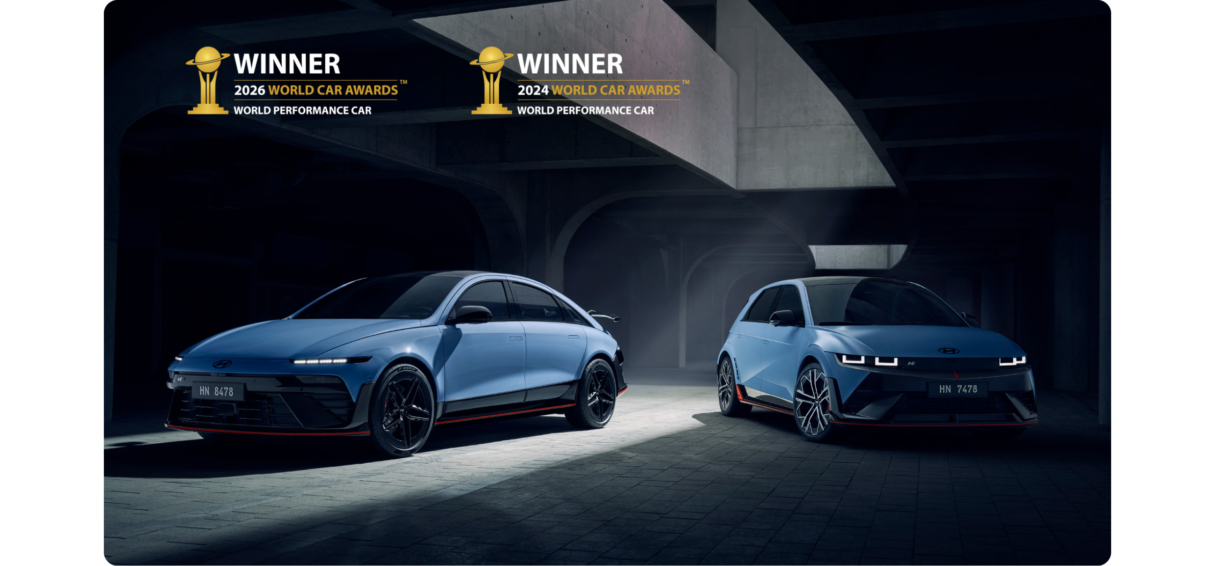 2026 세계 올해의 고성능차에 선정된 현대차 아이오닉 6 N과 2024 세계 올해의 고성능차에 선정된 아이오닉 5 N의 모습