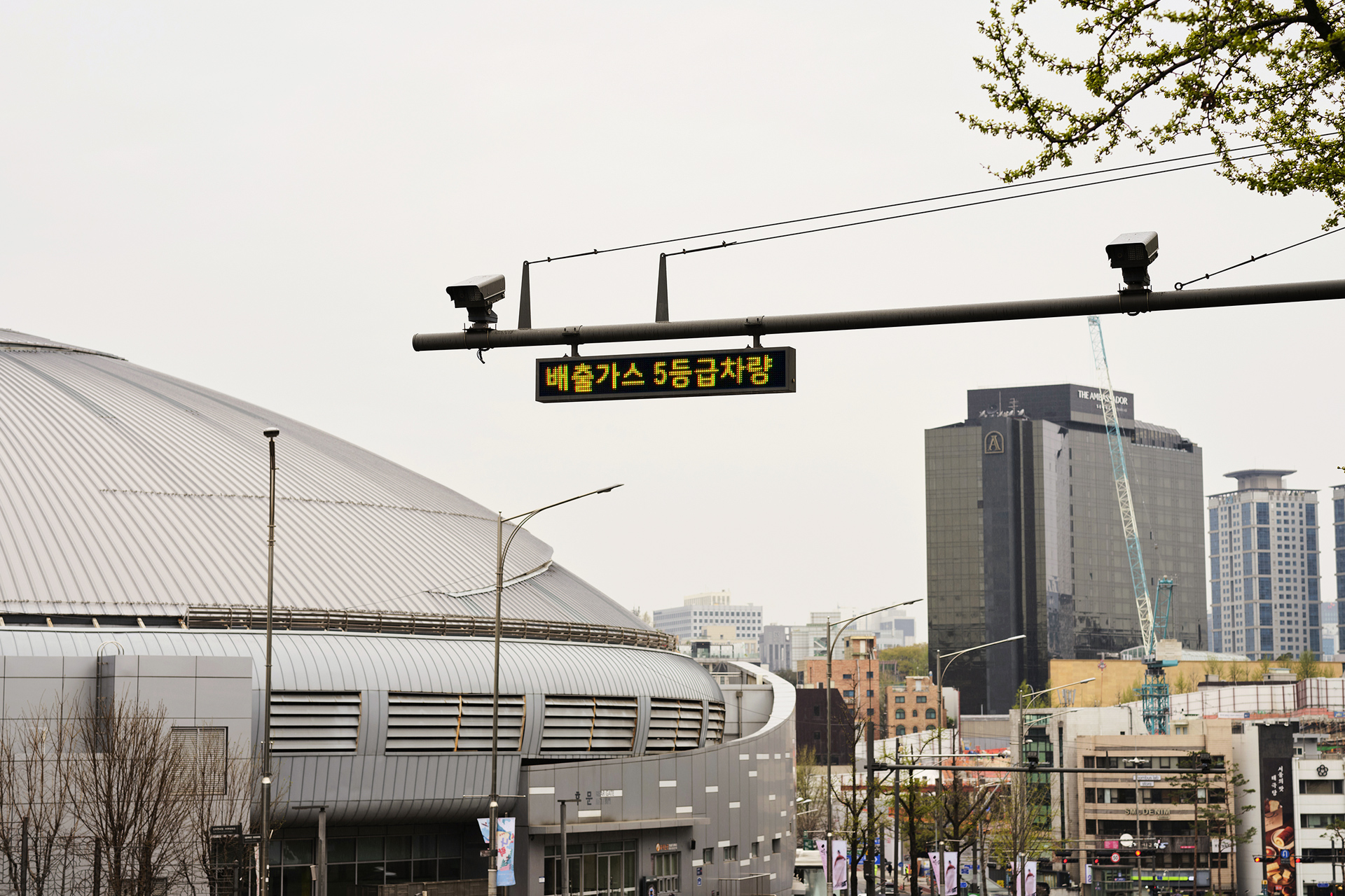 도로에 설치된 노후 경유차 운행제한 단속 시스템