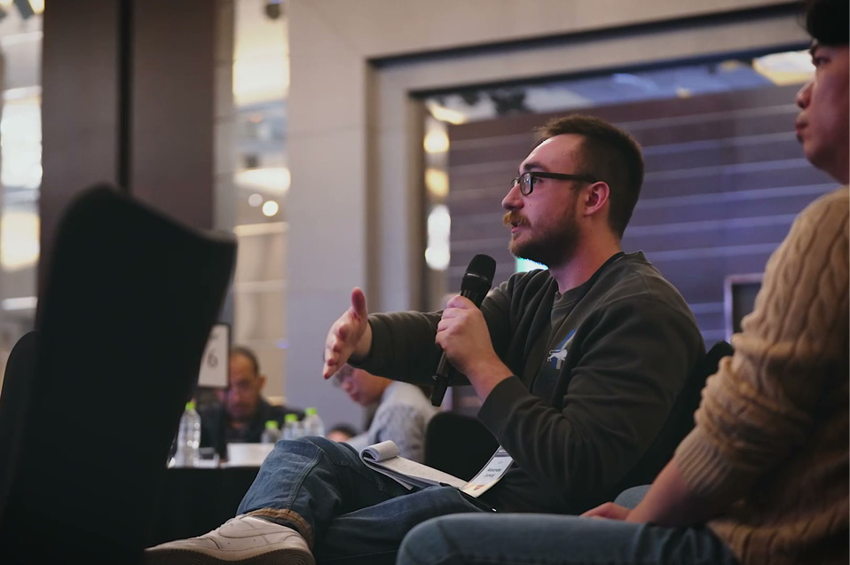 The HT-HAEB collaboration drew strong attention from IT professionals across the forum.