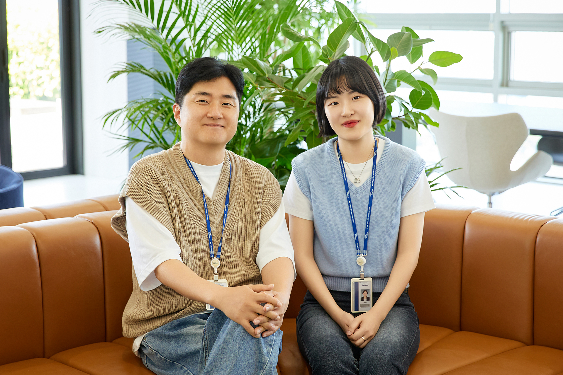Hee-tak Kwak and Ye-eun Jeong, managers of the Map Service Platform Team at Hyundai AutoEver