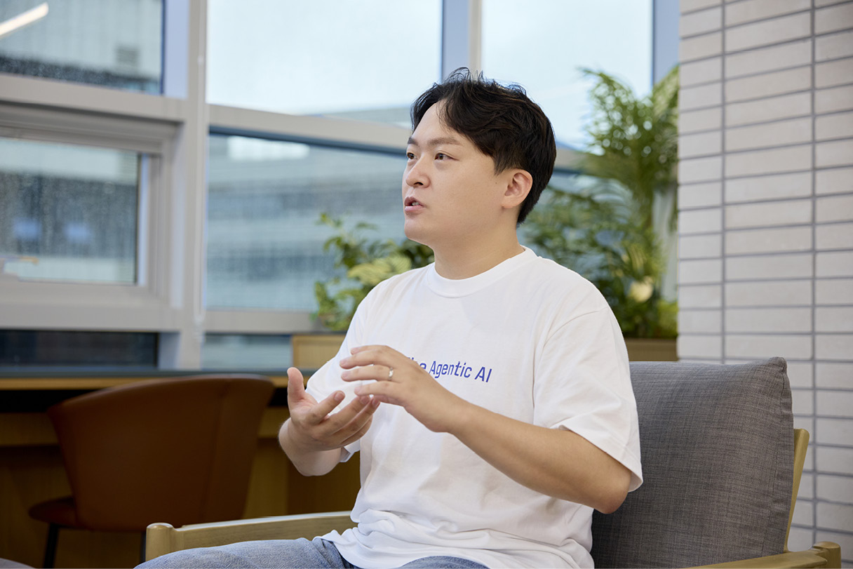 Ryu Sung-han's team lead is being interviewed