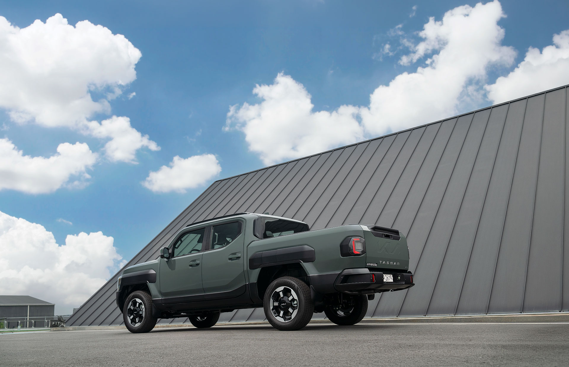 From the drive to the hobbies that keep you moving, there’s always more to look forward to with the Kia Tasman (3)
