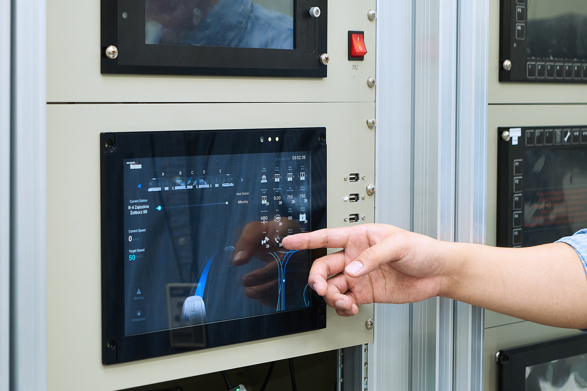 Hyundai Rotem’s “AI Module + NVIDIA” system integrates data from GPS, 3D LiDAR sensors, and surround-view cameras, then sends its assessment to the control center
