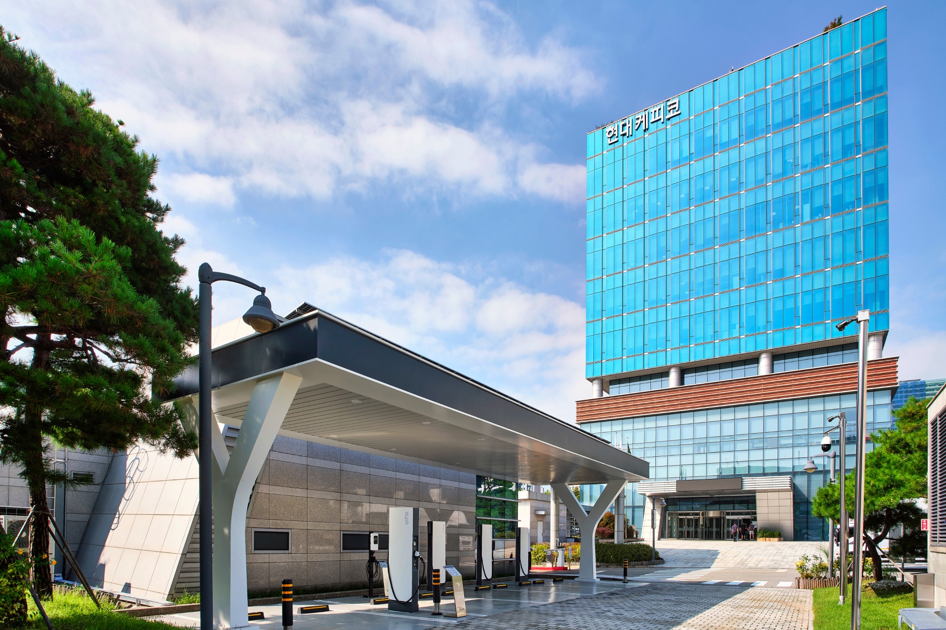 Overview of the EV charging station installed in front of Hyundai Kefico's headquarters