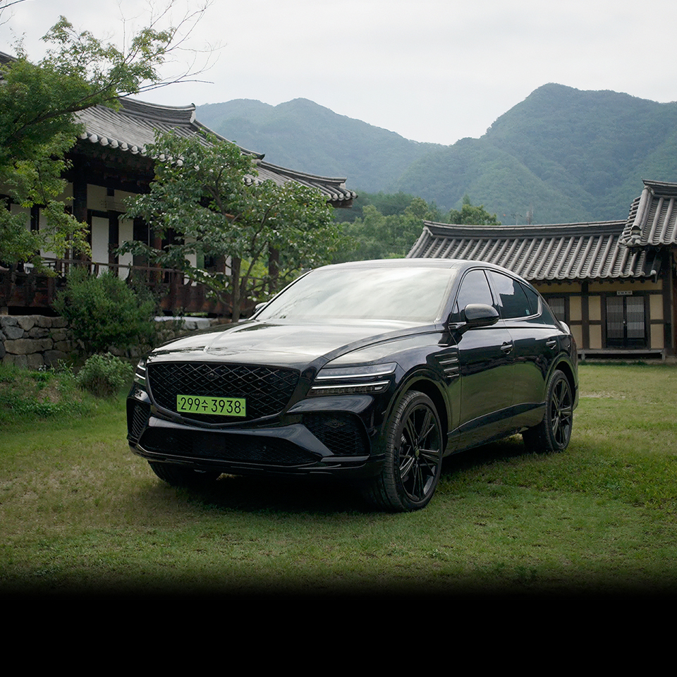 Genesis GV80 Coupe parked in front of a traditional Andong hanok