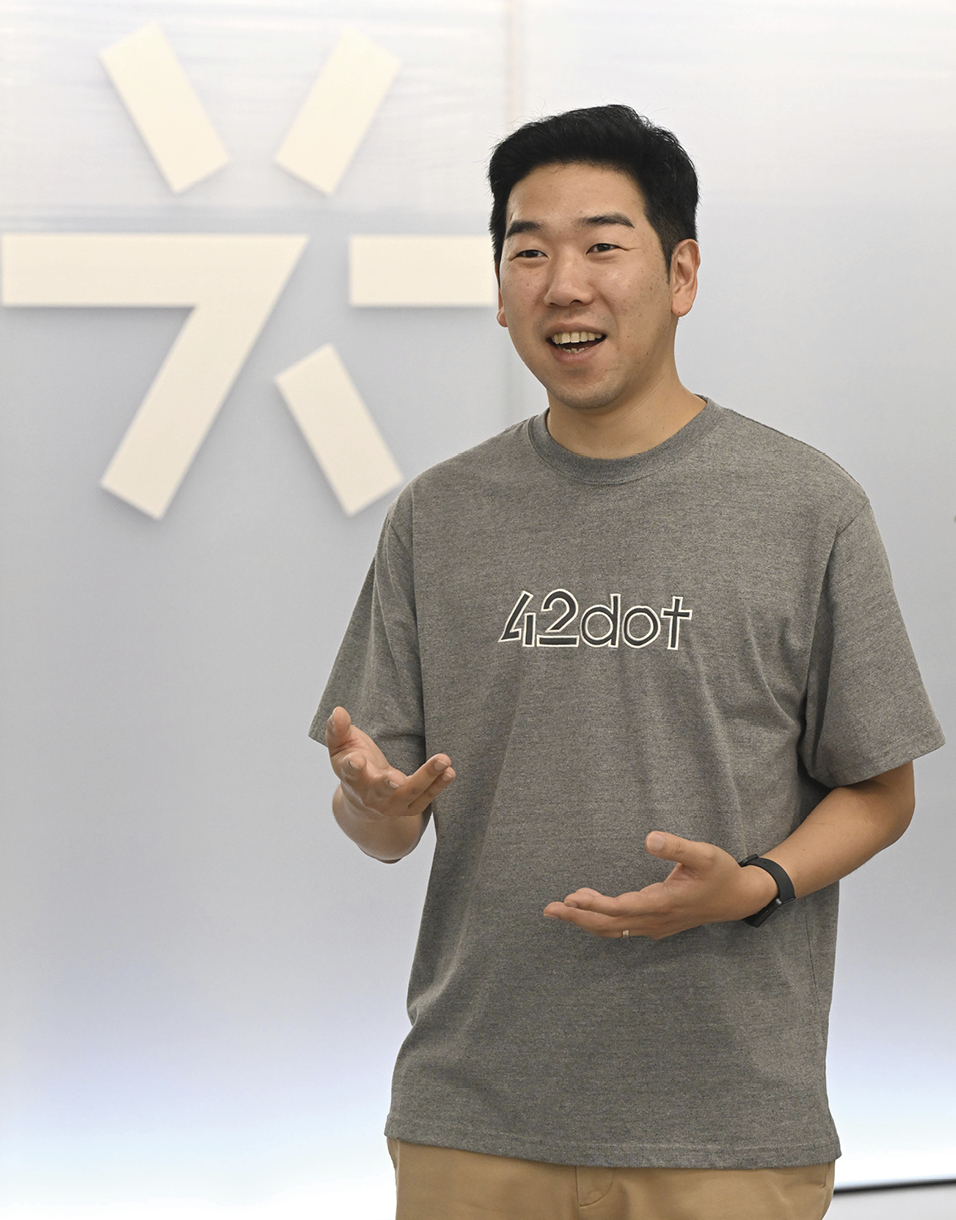 글레오 AI를 설명 중인 이한빈 GL